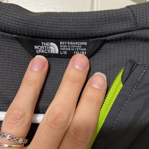 The North Face boys windwall windbreaker. Size L 14/16 - Picture 2 of 8